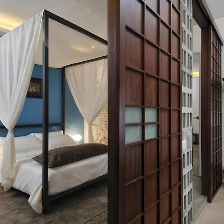 Courtyard At Heeren Boutique Hotel-3